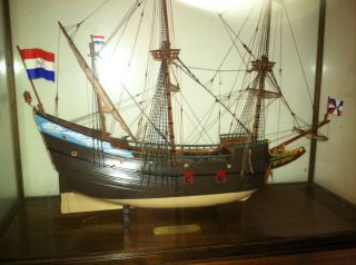 Henry Hudsons Half Moon Antique model Ship