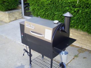 PELLET PRO Pellet grill smoker / oven 627 of cooking surface W/ 40