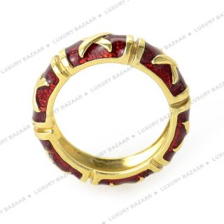 This ring is a Hidalgo classic. It is made of 18K yellow gold and