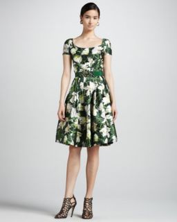 Fitted Floral Dress    Fitted Flower Dress