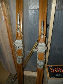  Northland Monarch Ridge Top Hickory Wood Skis with Poles