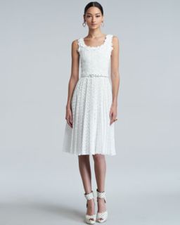 B24VW Oscar de la Renta White Floral Pleated Broderie Anglaise Dress