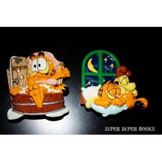 Set of Two Garfield and Odie Magnets Bathtub Fun and Good
