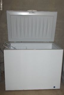 Frigidaire Heavy Duty Commercial Chest Freezer White FFC13C3AW0 1