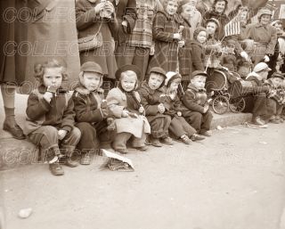 Children Eating Ice Cream 1930S★ Sidewalk Old Baby Carriage Pram