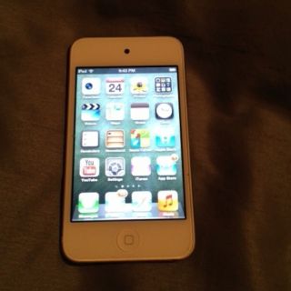 iPod Touch 4th Generation White Only Had About 7 Months Is 32GB