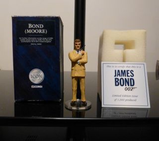 Corgi Icon James Bond 007 Roger Moore Tan Safari Suit Limited Edition