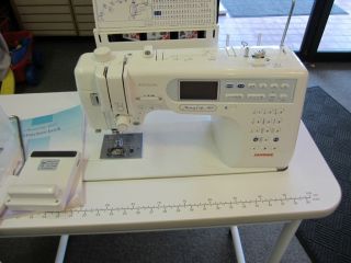 Janome 6600 Quilting Machine with Sewing Table