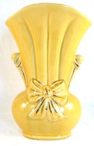 Vintage Shawnee Pottery Vase Yellow Gold Bow Knot USA 819
