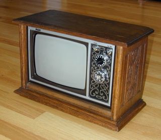 Unusual Miniature Vintage RCA Wood Console Working TV Set 10 5 in Tall