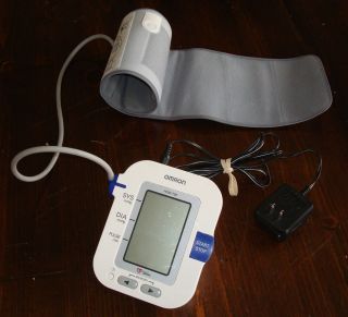 Omron HEM 780 Automatic Blood Pressure Monitor with ComFit Cuff in Arm  