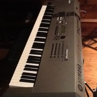 Yamaha MOTIF8 88 Key Synthesizer Keyboard Barely Used