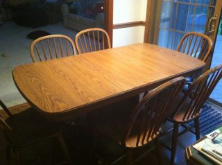 Used Wooden Kitchen Table Set Comes with Leaf and 6 Chairs