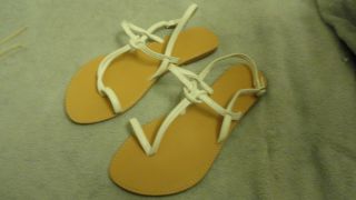 White Womens Sandals Thongs Shoes Size 7 US EUR 37 New