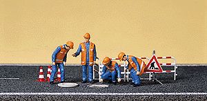 HO Scale CITY ROAD WORKERS w BARRICADES PYLONS REPAIRING MANHOLE