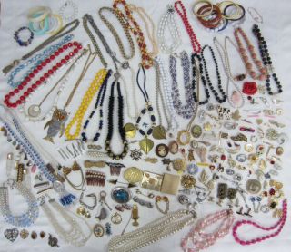Vintage Costume Jewelry Huge Lot over 200 pcs Necklaces Brooches Pins