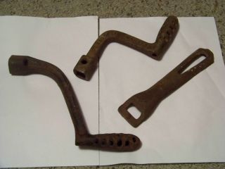 ANTIQUE STOVE SHAKER HANDLE, LIFT LID LOT, 1 MAJESTIC OLD COOK STOVE