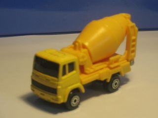 Maisto Yellow Construction Cement Mixer Truck