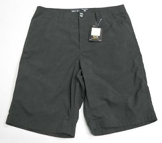 mountain hardwear shorts in Mens Clothing