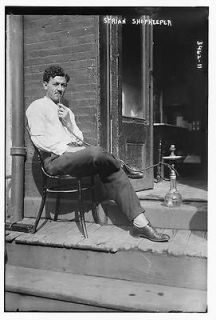shopkeeper,man sitting on porch smoking hookah,waterpi pe,Bain News