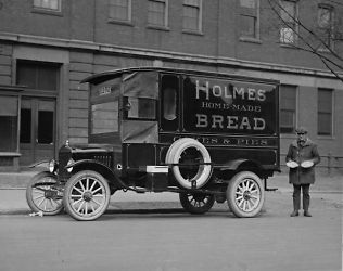1923 photo Holmes Bakery, Ford truck Vintage Black & White Photograph