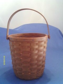 EUC Longaberger 1994 Round basket w handle, plastic liner & decoration