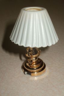 NEW   BATTERY POWERED LED BRASS TABLE LAMP FLUTED SHADE INC BATTERY