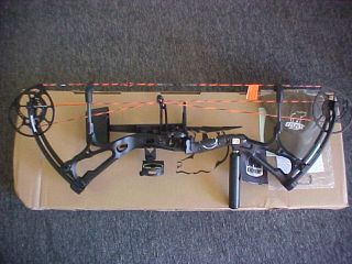 BEAR ARCHERY MOTIVE 6 NEW 2013 RIGHT HAND BLACK SHADOW 60 70LB FULL