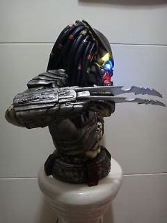 AVP Predator vs Alien Model Bust Mask Statue N.Sideshow