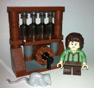 of the rings FRODO BAGGINS in The Shire PUB barrel bottle wine hobbit