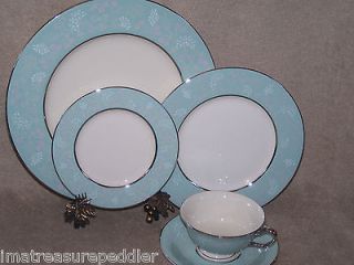 Castleton China made in USA America Corsage 5 pc Place Settings Blue