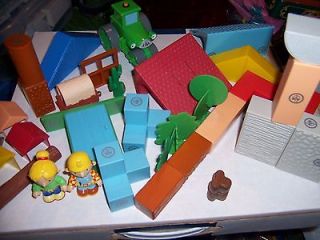 Bob the Builder toy Lot Magnetic Click Bricks PLUS Roley with Bob and