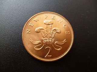 NEW PENCE PIECE IN UNCIRCULATED CONDITION, FIRST ISSUE OF DECIMAL 2P