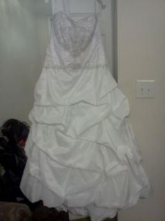 Taffeta Wedding Dress from Davids Bridal Size 24W with vail