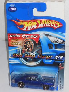 2005 Muscle Mania Series 4/5 #104   1969 Dodge Charger   Blue w/ FTEs