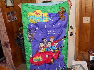 SLEEPING BAG W/STORAGE BAG HAS ALL CHARACTERS & BIG RED CAR DOR,WAGS