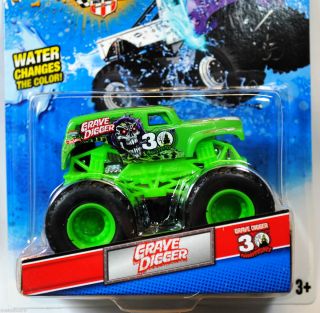 HOT WHEELS 2012 MONSTER JAM TRUCK COLOR SHIFTERS GREEN TO PURPLE GRAVE