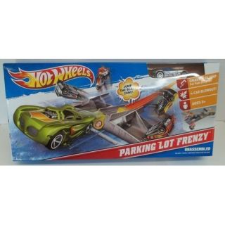 Hot Wheels PARKING LOT FRENZY Playset Silver Car Huge Crashes Track