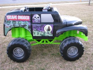 Power Wheels Grave Digger Monster Truck Brand New Battery Quick