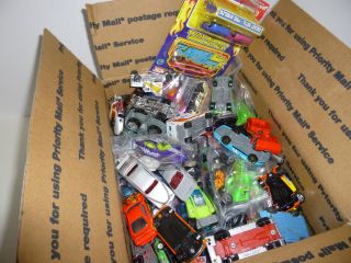 LOT OF OVER 100 CARS HOT WHEELS MATCHBOX AND OTHERS BRANDS MOSTLY DIE