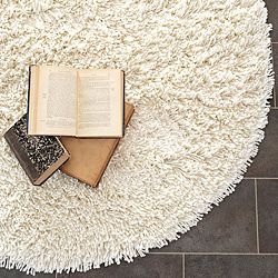 Hand woven Bliss Off white Shag Rug (6 Round) (WhitePattern ShagTip We recommend the use of a non skid pad to keep the rug in place on smooth surfaces.All rug sizes are approximate. Due to the difference of monitor colors, some rug colors may vary sligh
