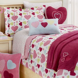Hearts 2 piece Twin size Comforter Set (Pink/red and RedMaterials 60 percent cotton/40 percent polyesterFill material 100 percent polyesterHypoallergenic NoCare instructions Machine washableTwin DimensionsComforter 64 inches wide x 86 inches longSham